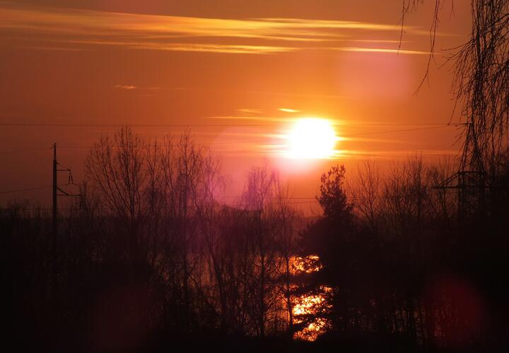 От Солнца оторвался огромный протуберанец