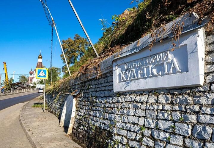 Памятники переместятся: в Сочи два исторических объекта переносят из-за строительства новой трассы