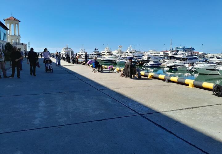 Пассажиры провели ночь в море: турецкий паром спустя сутки получил разрешение на вход в порт Сочи