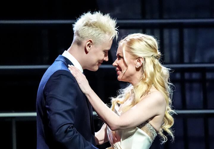 После очередной командировки певец дождался идеального момента и услышал заветное «да»