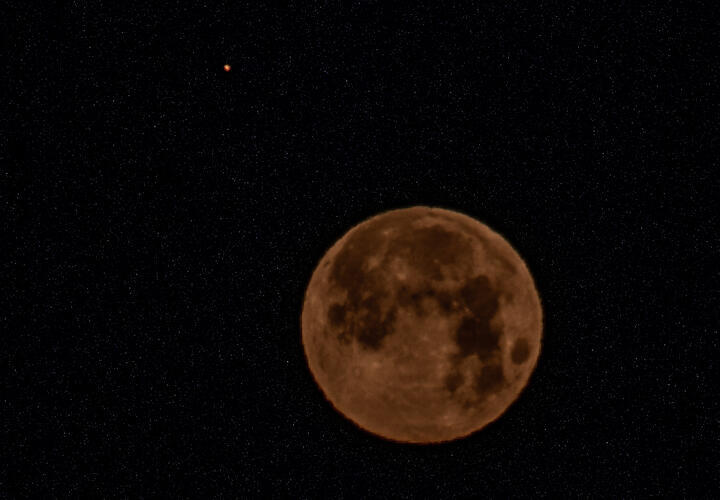 Скорпионам нужно приготовиться к приключениям, Стрельцам лучше последить за здоровьем