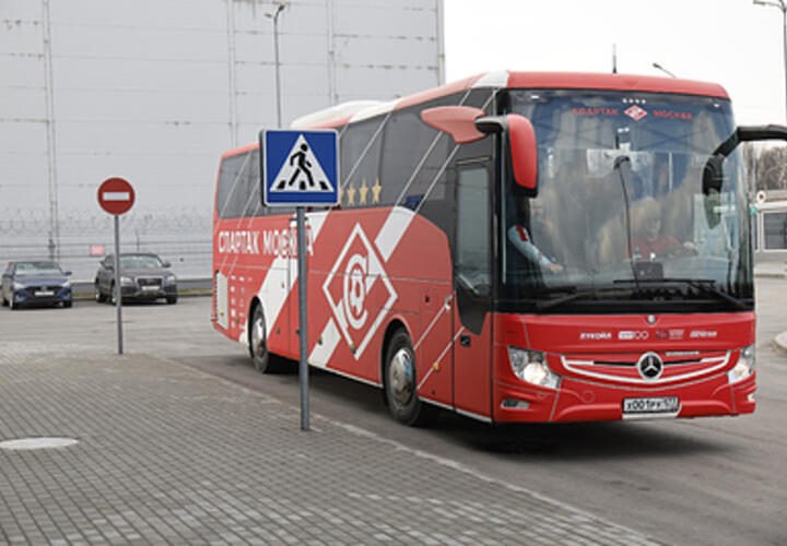 В Краснодаре МВД расследует эпизод с повреждением автобуса ФК «Спартак»