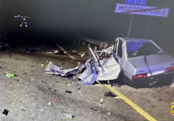 В Краснодарском крае на трассе М-4 «Дон» в страшной аварии погибли четыре человека