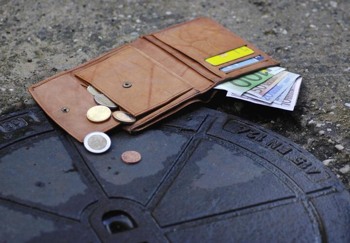 Распространяют предметы с помощью дронов