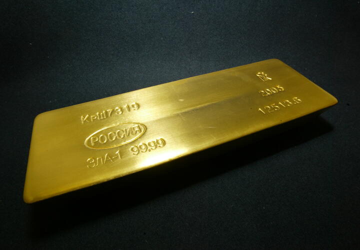 Запуганный житель Геленджика отдал мошенникам золотой слиток своих родителей