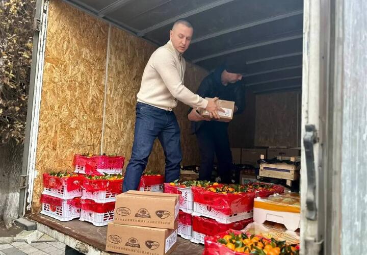 Депутаты городской Думы Краснодара подготовили фургон подарков к Новому году для детей-сирот из Донецка