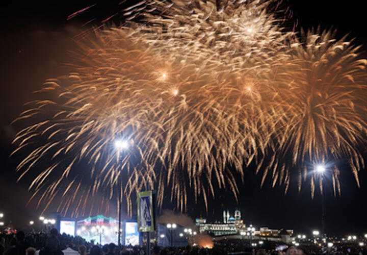 Где все-таки можно запускать салюты и как не испортить себе праздник? Советы знающих людей
