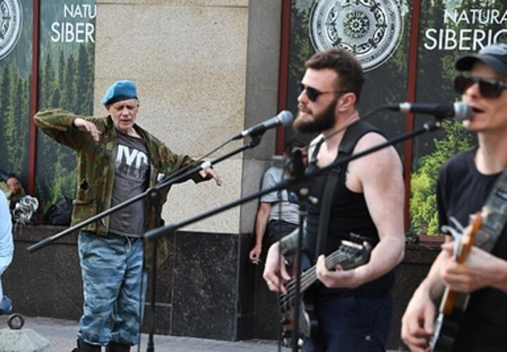 И чтоб без мата: уличным музыкантам в Краснодаре теперь придется согласовывать с мэрией содержание песен