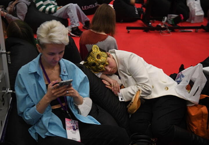 Кому нежелательно спать днем, рассказала сомнолог