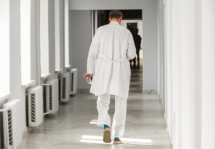 На гинеколога из Адлера, которая называла женщин «шавками», завели дело об оскорблении