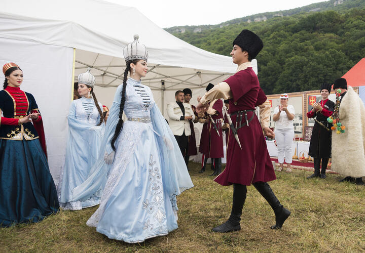 Не лучше ли присоединить Адыгею к Краснодарскому краю? И хотят ли этого сами люди