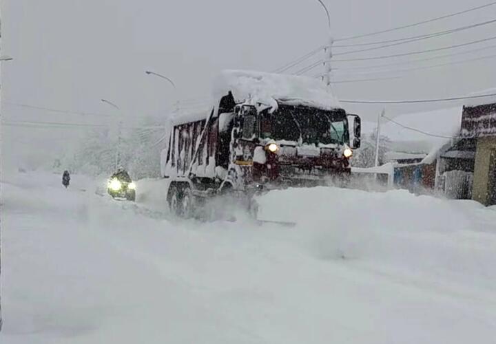 Новогодняя метель в Майкопе: город завален снегом, транспорт не ходит