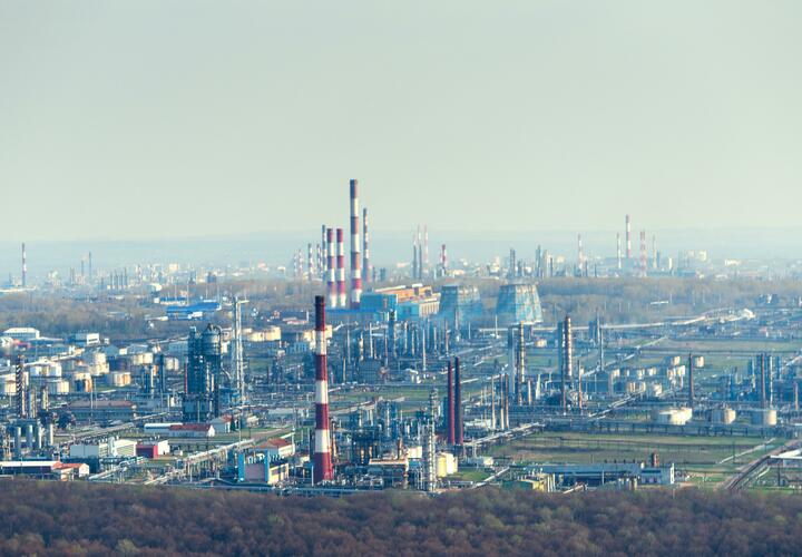 Обломки БПЛА попали в нефте-перерабатывающий завод в Славянске-на-Кубани