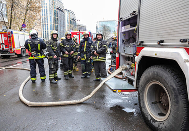 Обломки БПЛА упали на предприятие в Белореченске, начался пожар