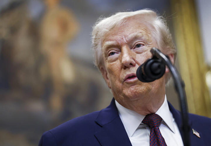 Откуда у Трампа появились крупные синяки? Американский лидер шокировал журналистов своим видом