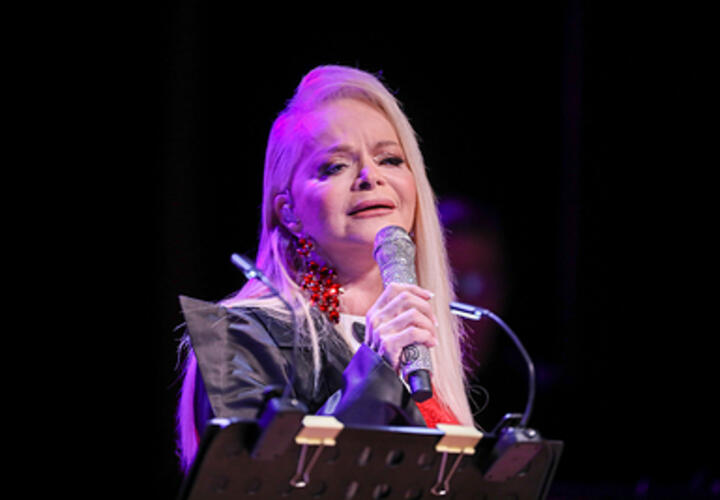 Съезжать не спешит: Лариса Долина отказалась покидать чужую квартиру в Москве до 5 января