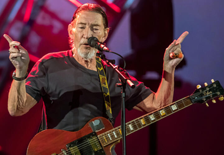 Скончался легендарный музыкант Крис Ри: за что его любили россияне