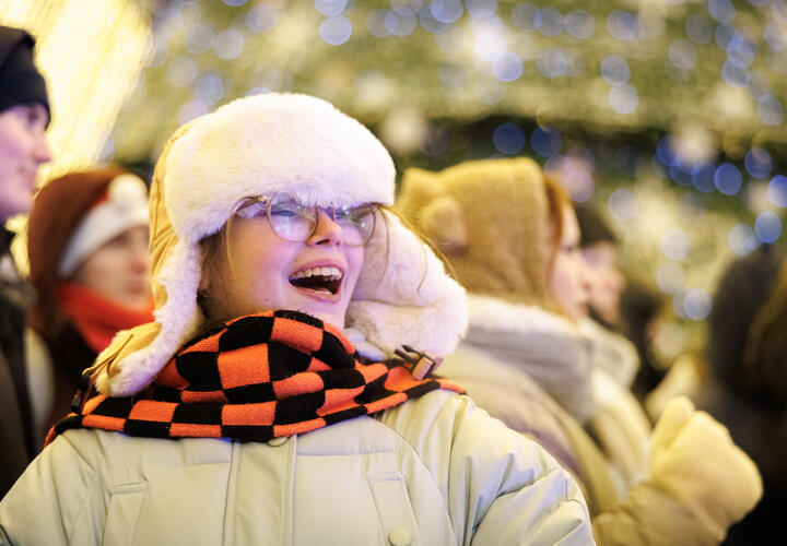 Смех оказывает обезболивающий эффект, доказали учёные