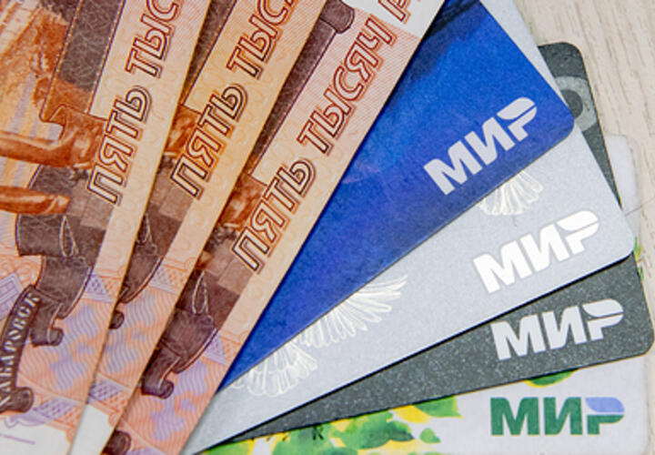 В Ейске менеджер банка повадилась красть деньги со счета участника СВО