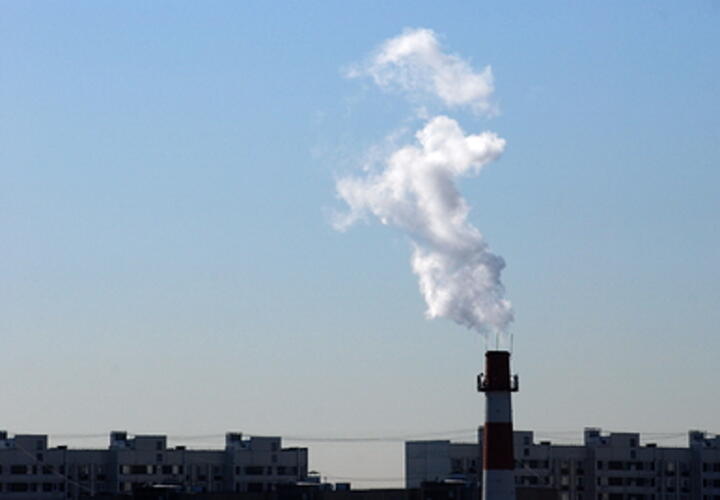 В Краснодаре загорелась крупная котельная на улице Петра Метальникова