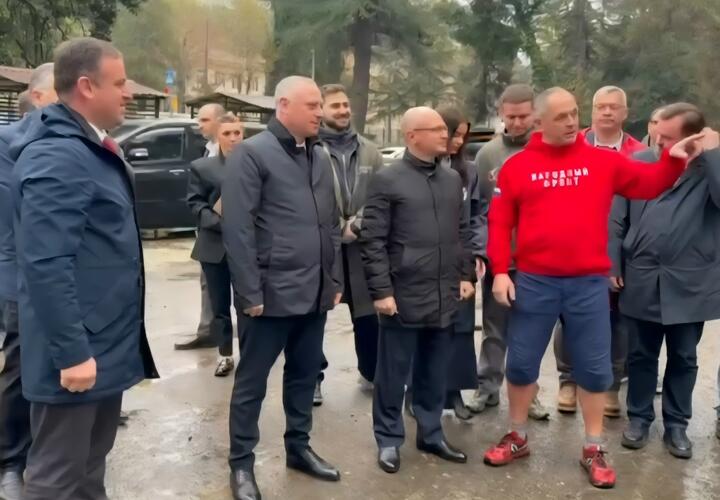 В открытии соревнований «Абхазский рубеж» приняли участие президент республики Гунба и представитель РФ Кириенко  