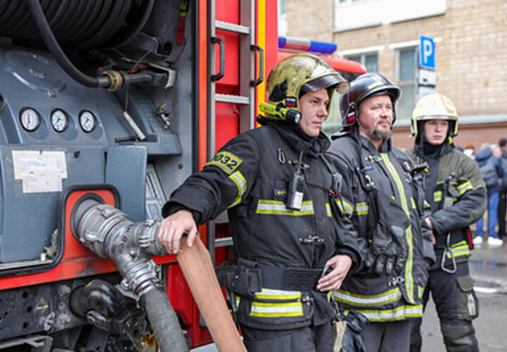 В Темрюке  после атаки БПЛА  полыхает морской порт. Площадь возгорания выросла до 4000 тысяч квадратных метров