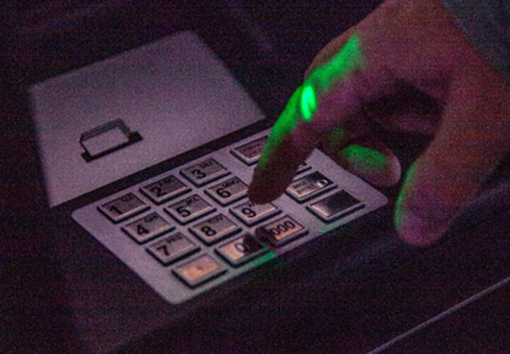 Ваши деньги - уже не ваши? Банки начали массово блокировать снятие крупных сумм в банкоматах