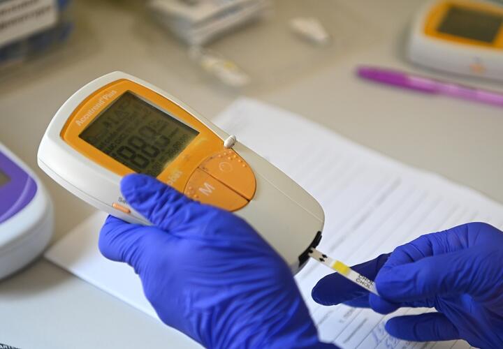 Врачи приедут сами: жители Краснодара смогут бесплатно пройти медицинское обследование