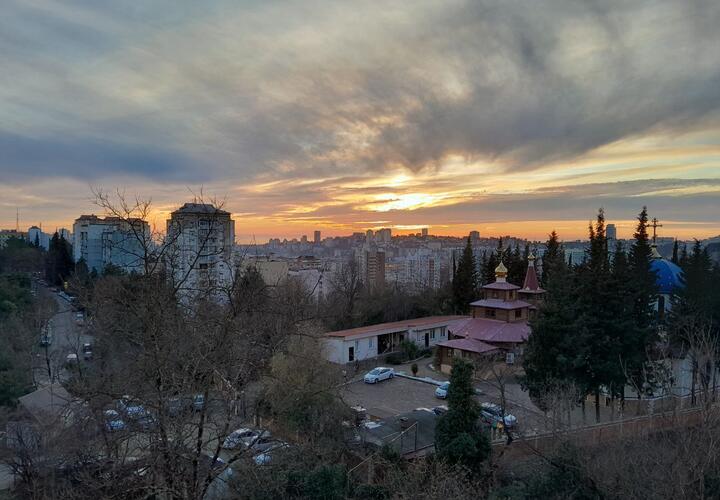 Человек ранен при налете дронов ВСУ на Туапсе, самолет из Сочи аварийно сел в Барнауле: ТОП-5 за 18 января
