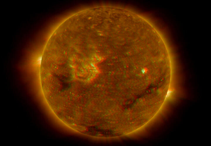 Эксперты предупредили о частых вспышках на Солнце и новых магнитных бурях 