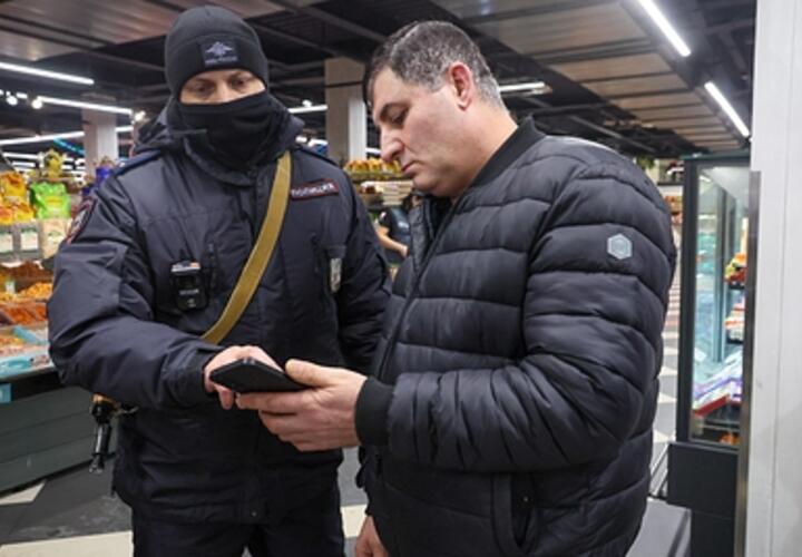 Иностранец напал на полицейского и сломал ему руку в Красноармейском районе Кубани