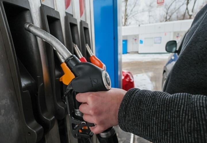 Литр бензина в США стал на 5 рублей дешевле, чем в РФ