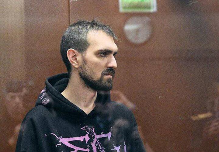 Обсмеявший инвалида СВО комик с Кубани сделал предложение  девушке прямо в зале суда