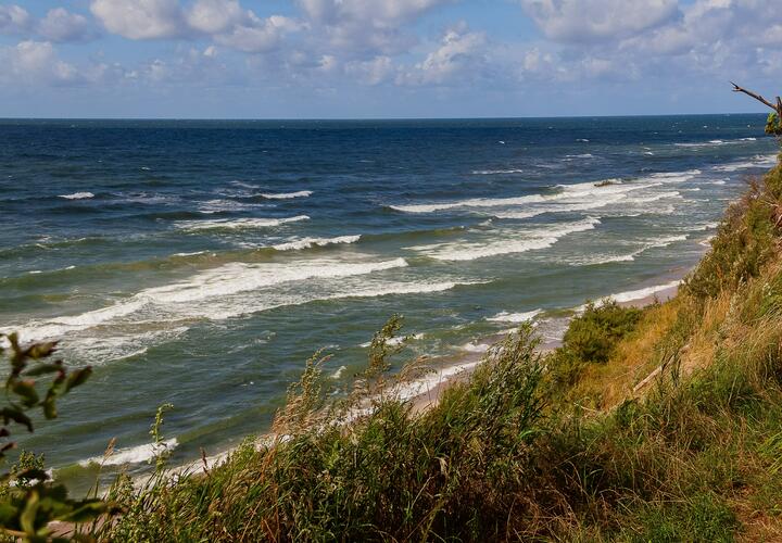 Огромные волны поднимутся на побережье Сочи