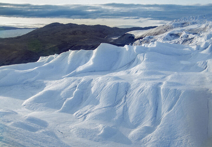 Опасные волны поднимутся над черноморским побережьем Кубани. Где обстановка хуже всего?