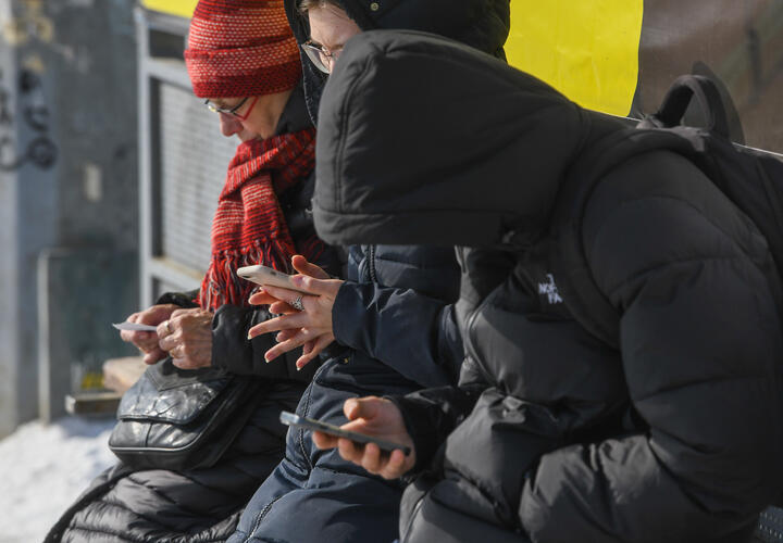 Прослушивание голосовых сообщений на увеличенной скорости убивает психику и мозг, считают ученые