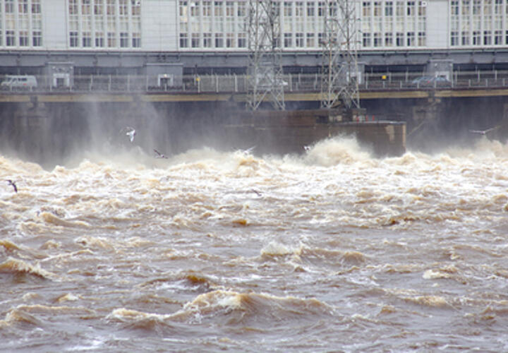 Просто вне себя: две реки в Северском районе Кубани грозят выйти из берегов