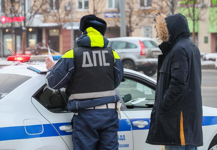 Рейсовый автобус и легковушка столкнулись лоб в лоб на трассе под Новороссийском