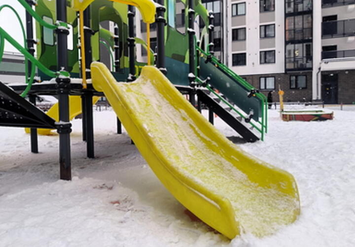 Родители воспитанников детского сада в Краснодаре жаловались на сильную вонь, а потом его закрыли. Что произошло?