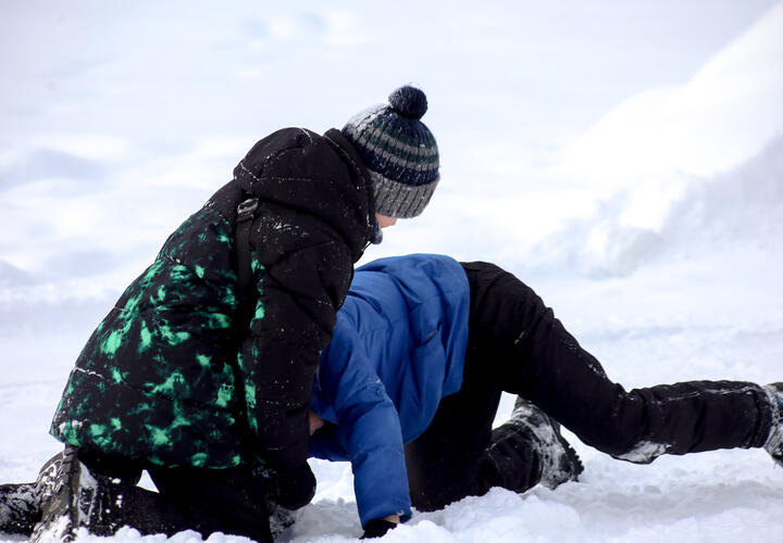 Школьник избил свою одноклассницу до обморока, дети записали всё на видео. Инцидент произошёл в соседнем с Кубанью регионе