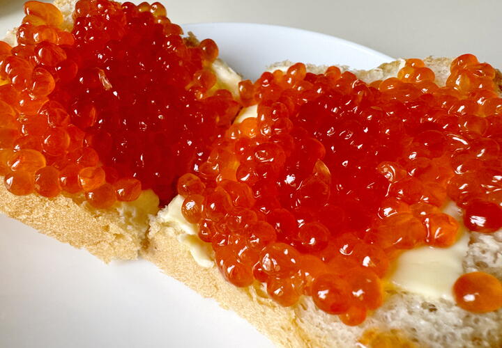 Стоимость красной икры скатилась до минимума