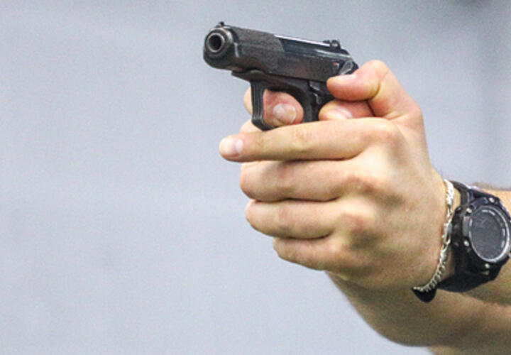 Стрелял и провоцировал: агрессивного краснодарца, вооруженного пистолетом, доставили в полицию 