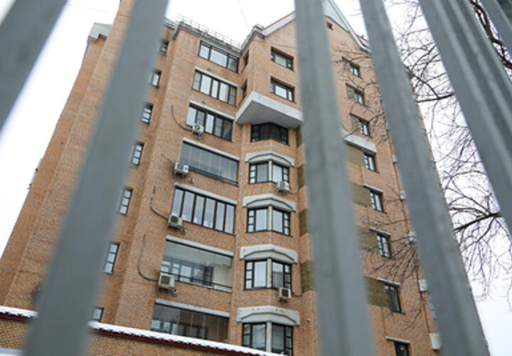 Тело неизвестного мужчины обнаружили под завалами одной из загоревшихся квартир в результате атаки на Ростов