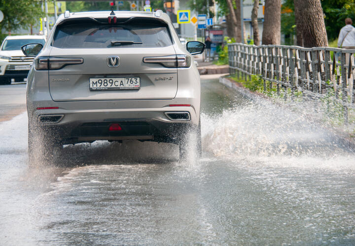 В Новороссийске у автоледи угнали дорогую иномарку