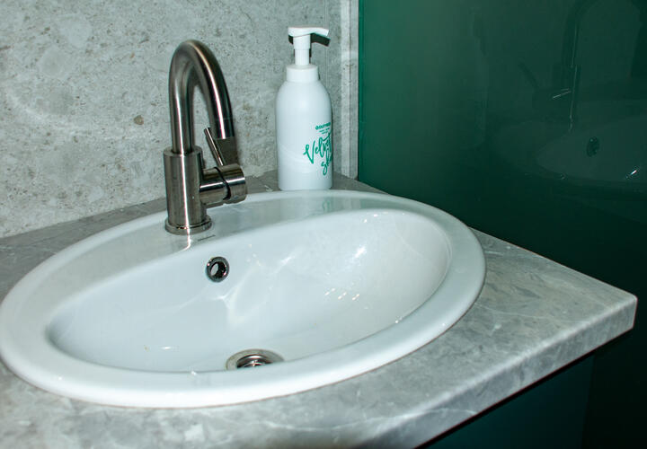 Авария произошла внутри торгового павильона