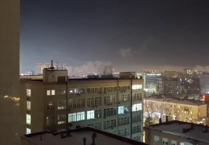 Жители Краснодара сообщают о взрывах, дым поднялся над многоэтажками. Что известно о налёте БПЛА?