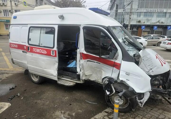 4 человека пострадали в ДТП со скорой помощью в Краснодарском крае