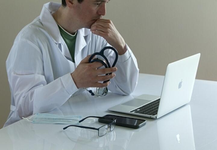 Что делать, если нет талонов к врачу? Юрист рассказал, как получить медицинскую помощь по ОМС