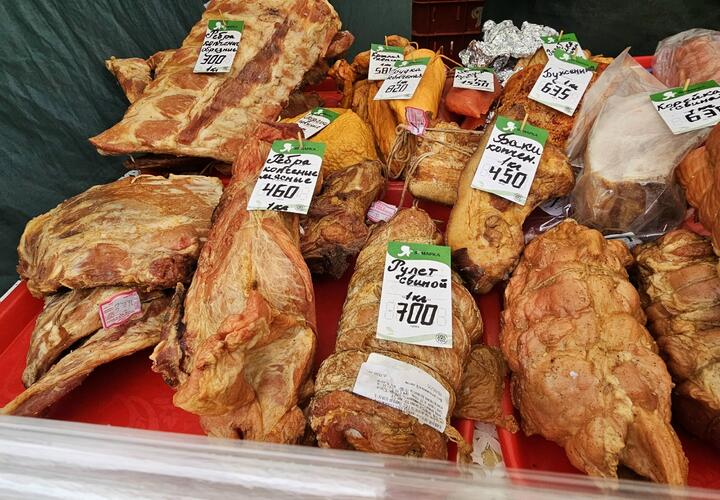 Фермерские сыры и мясные деликатесы будут продавать на ярмарках в Краснодаре. Появится новая-старая торговая точка