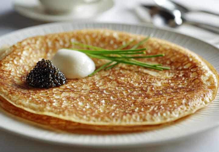 Как есть блины в Масленицу, чтобы не набрать лишний вес, рассказал эксперт